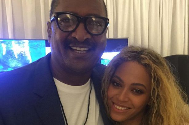 Beyonce-and-her-dad.jpg