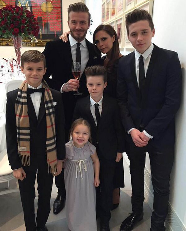 19 Victoria e David Beckham com os filhos, Brooklyn, Harper, Cruz e Romeo.jpg