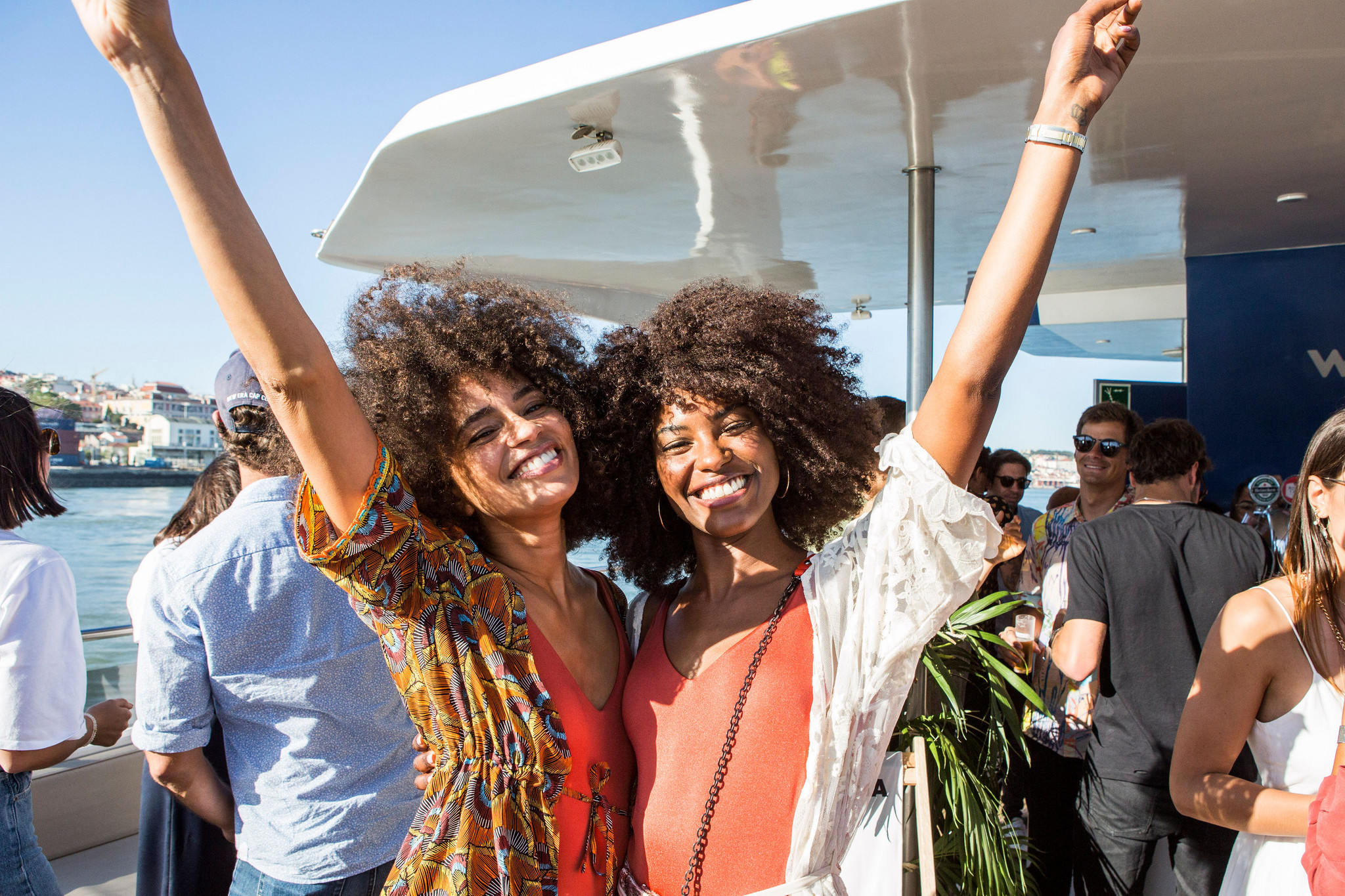 Estes famosos juntaram-se num barco e celebraram o verão