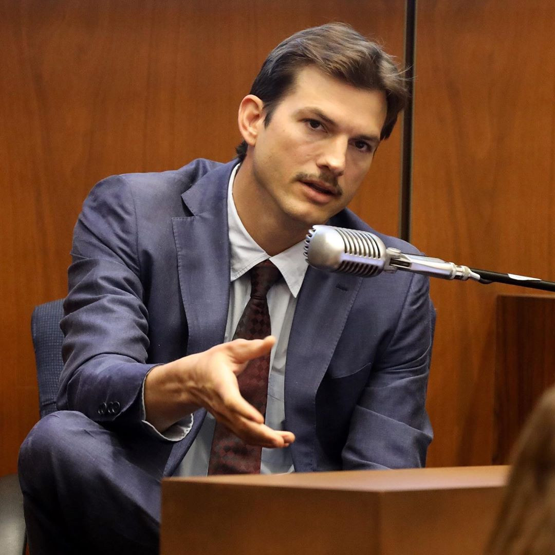 Ashton Kutcher no tribunal, a 29 de maio de 2019.jpg