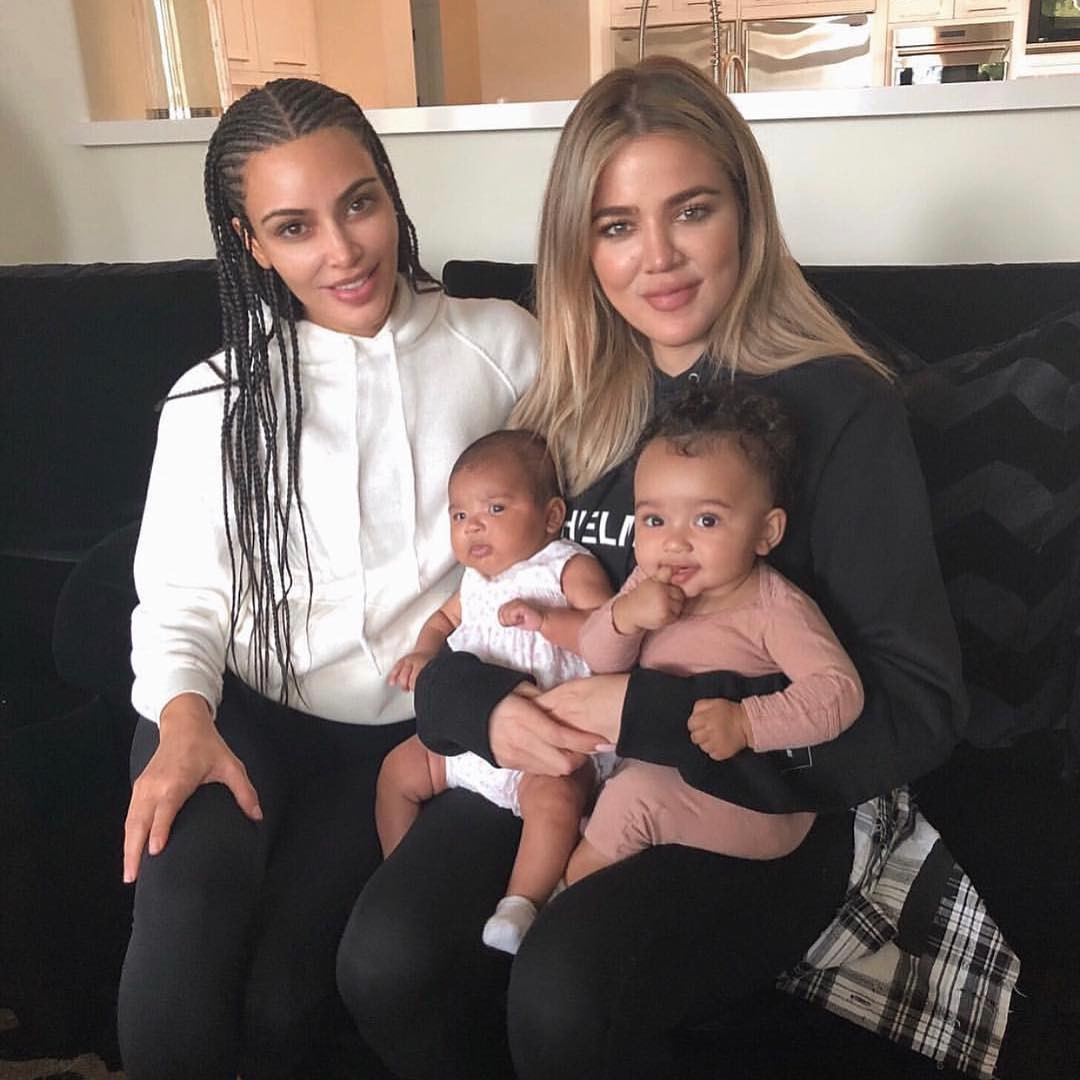 Kim Khloé.jpg