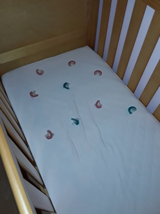 gallery-1515095849-pacifier-baby-hack-crib.png