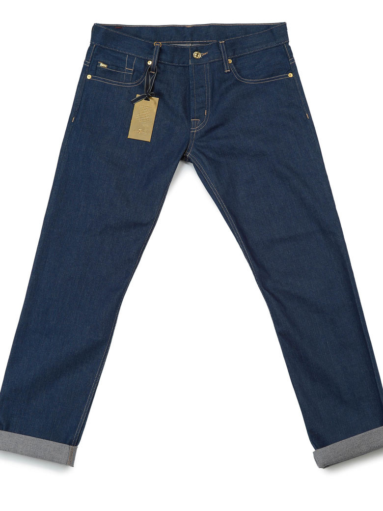 7-for-All-Mankind-lance-un-jean-brode-d-or_exact780x1040_p.jpg
