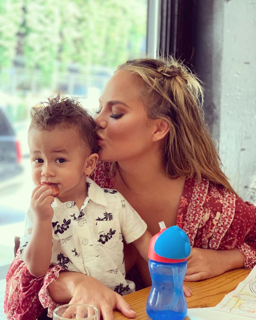 Miles e Chrissy Teigen.jpg