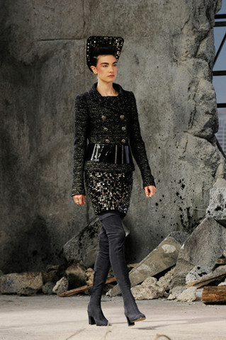 chanel-fall-winter-2013-14-haute-couture-show-pictures-09.jpg