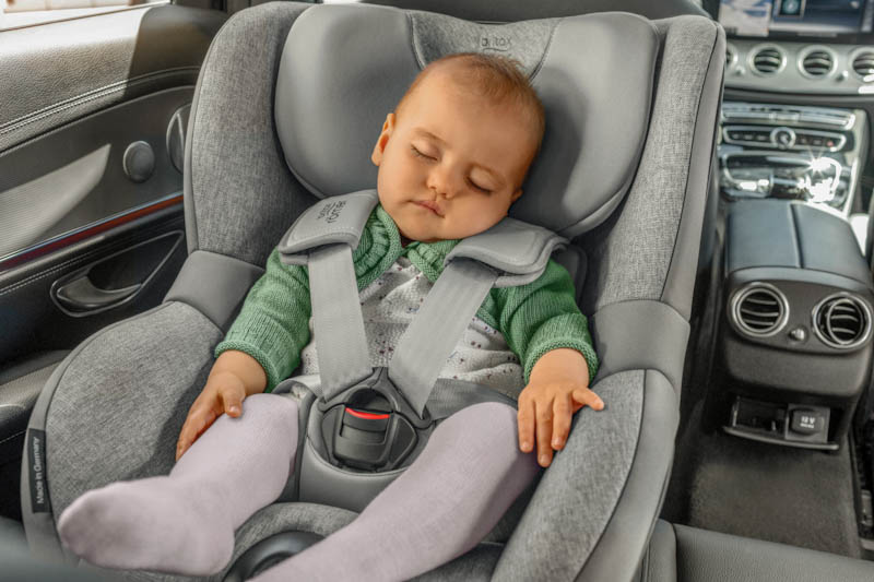 Activa  Guia para pais de primeira viagem: saiba escolher a cadeira de  automóvel certa para o seu bebé
