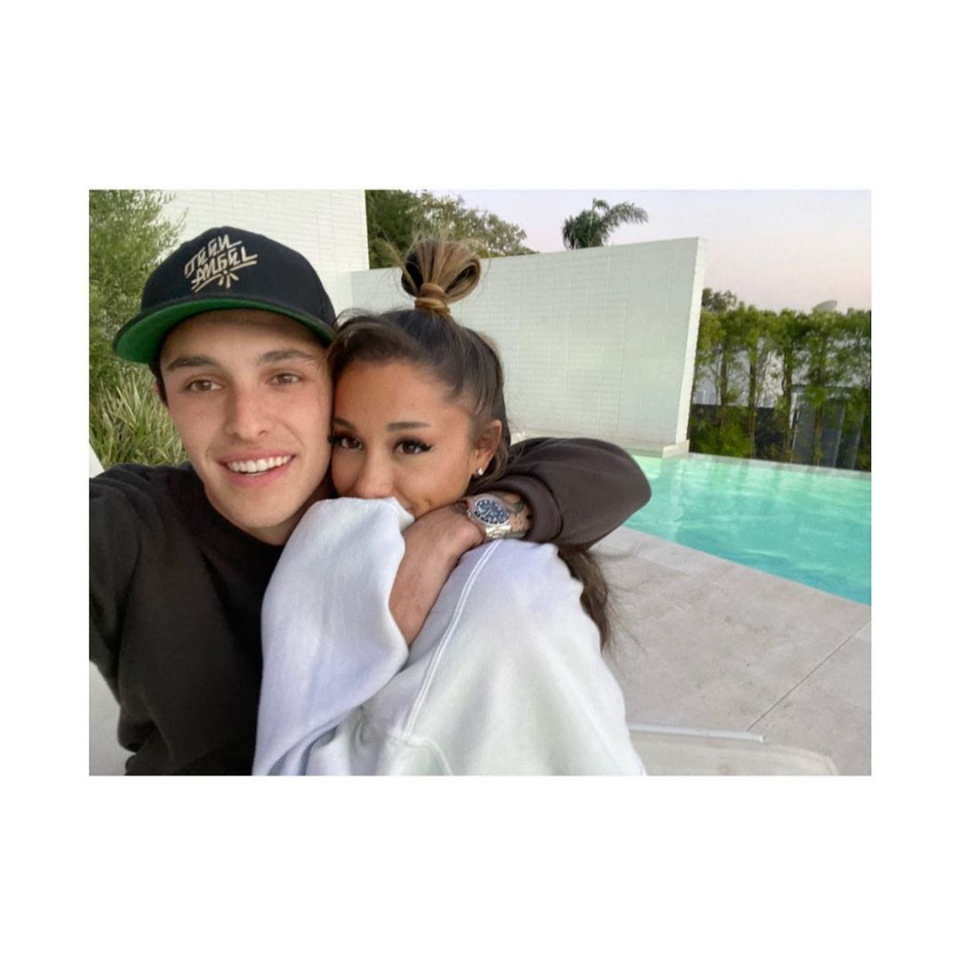 Ariana Grande e Justin Bieber lançam a parceria Stuck With U