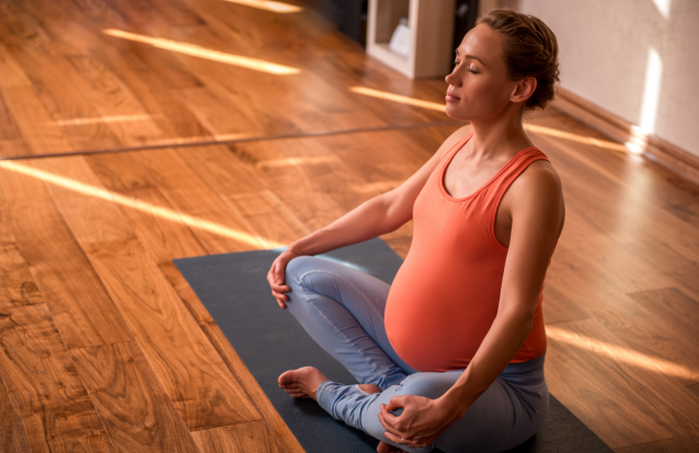 Activa  3 posturas de yoga que ajudam a aliviar o stress natalício