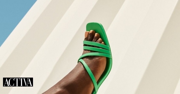As sandálias para este verão são verdes e têm assinatura Bershka
