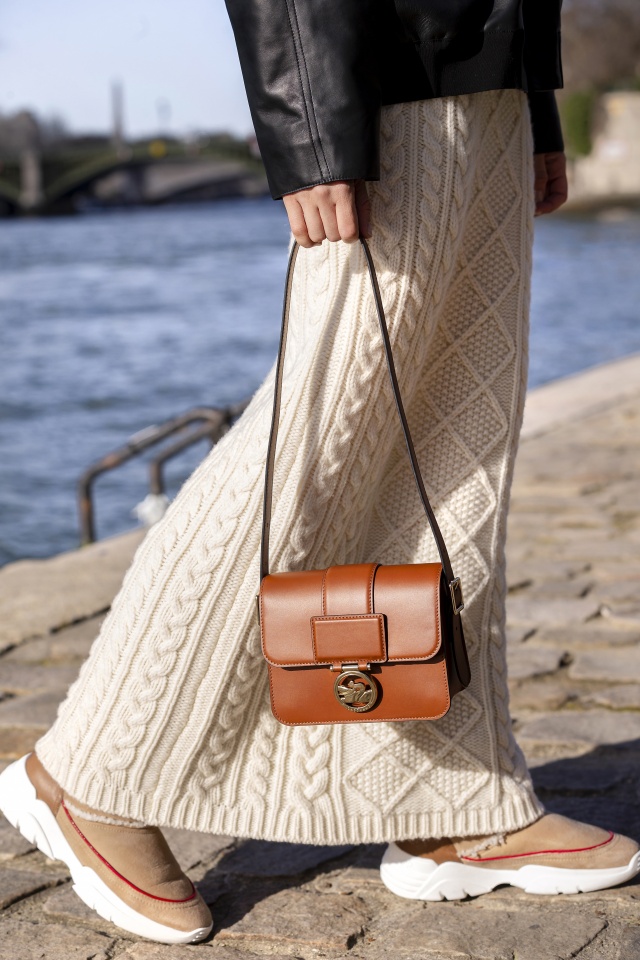 Imagem relacionada  Longchamp outfit, Fashion, Longchamp bag