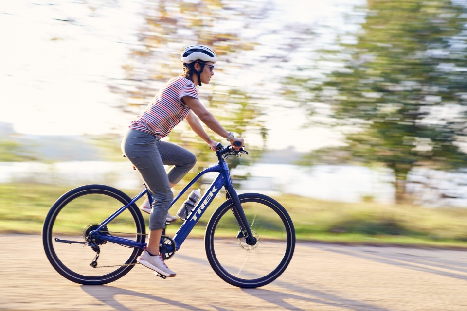 De bicicleta faz exercício, ajuda o ambiente e poupa dinheiro