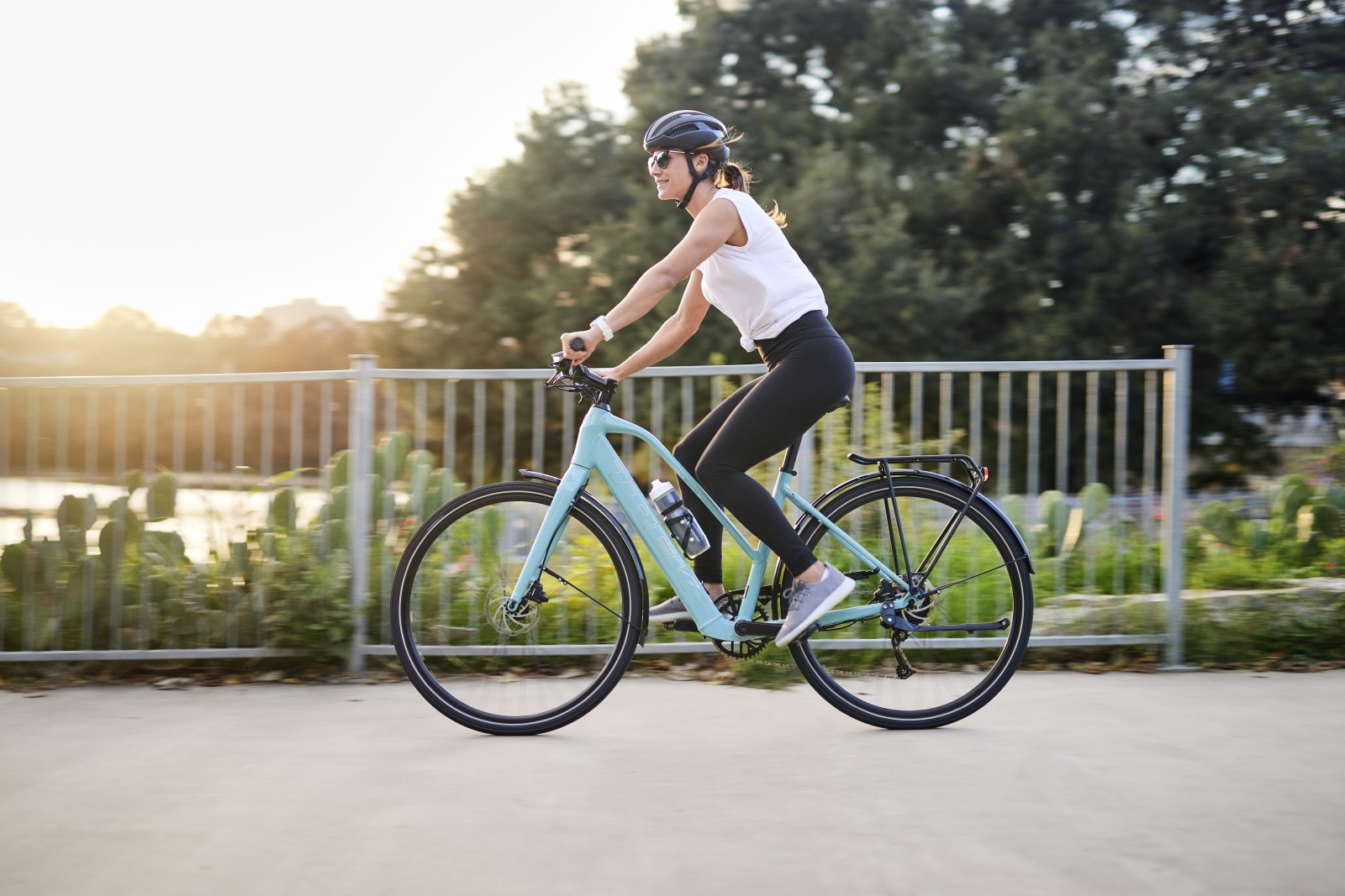 De bicicleta faz exercício, ajuda o ambiente e poupa dinheiro