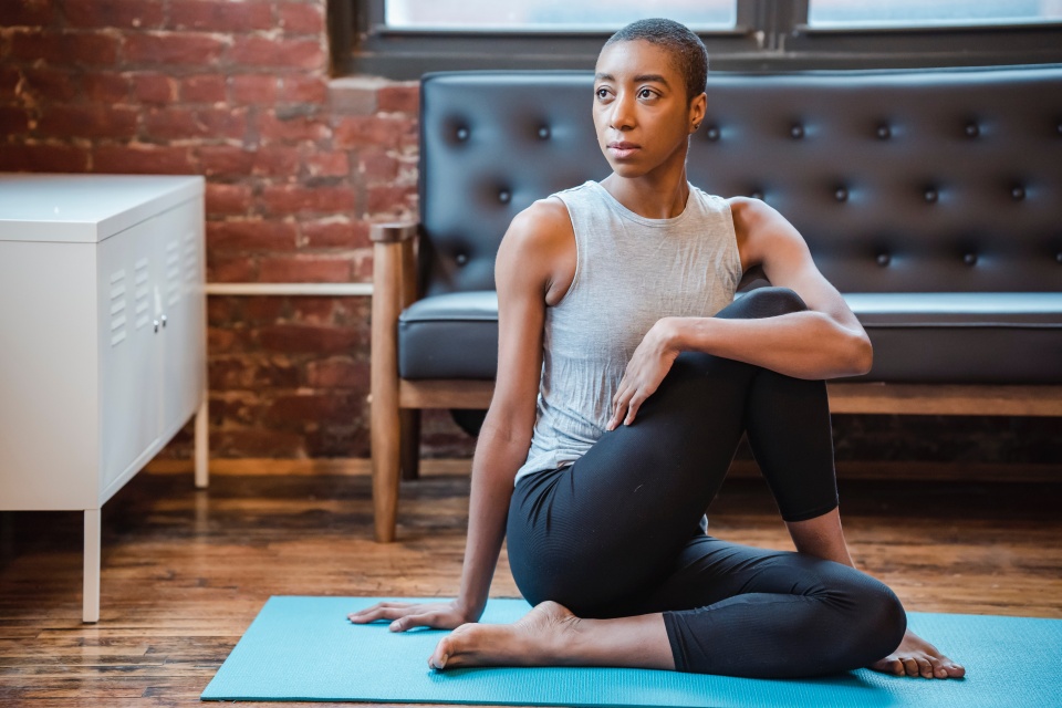 Por que fazemos postura no Yoga?