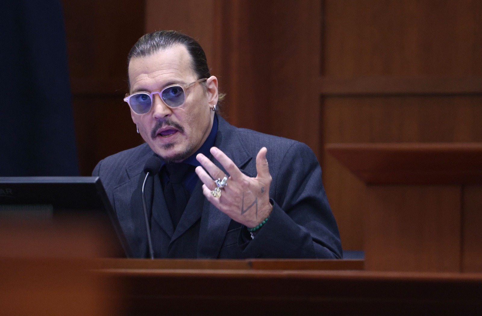 JOHNNY DEPP NO TRIBUNAL - Melhores Momentos