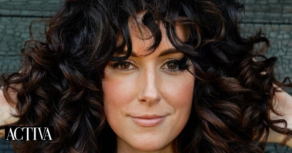 Dê um up aos seus caracóis com estes cortes de cabelo