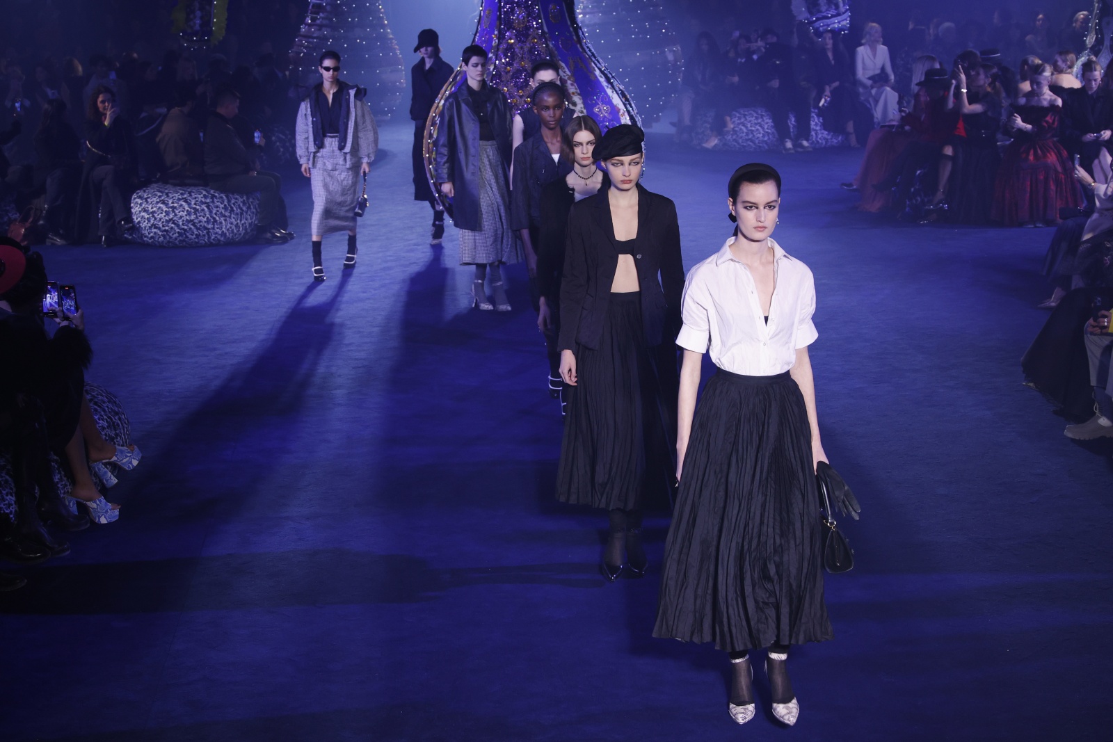 Do desfile da Dior para o Brasil: obras de Joana Vasconcelos são