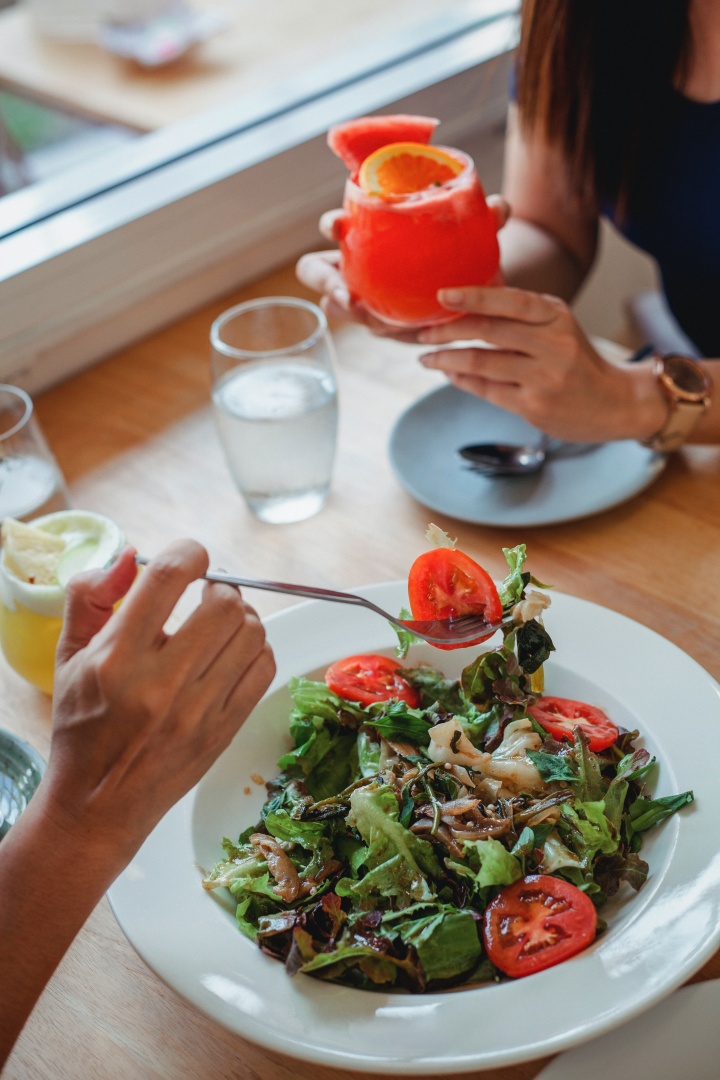 Cinco passos para fazer a salada perfeita, saciante e nutritiva