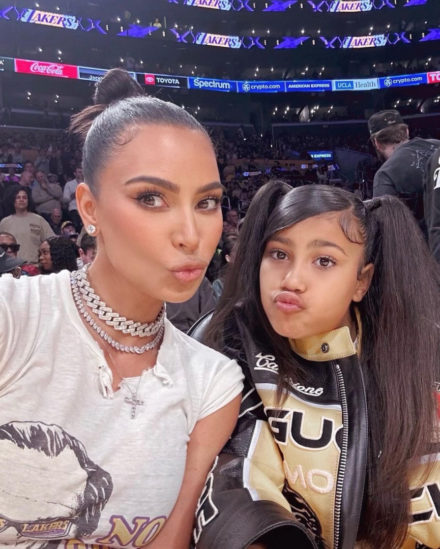 Kim Kardashian oferece joias da Dior à filha pelo seu aniversário