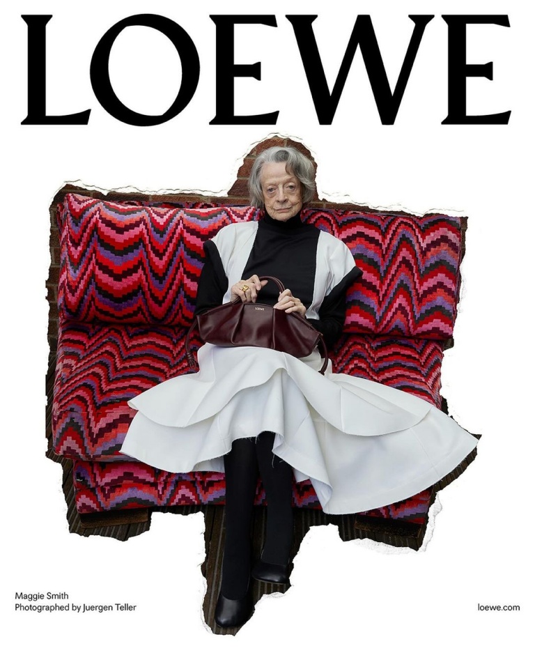 Aos 88 anos, Maggie Smith é protagonista da campanha da Loewe