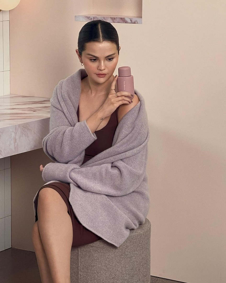 Rare Beauty, a marca de Selena Gomez, lança gama de produtos para o corpo 