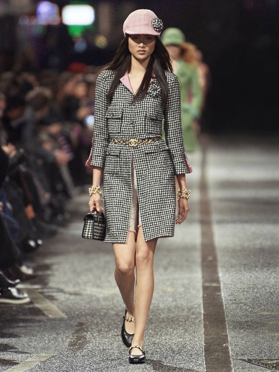 O casaco Chanel que Penélope Cruz converteu num mini-vestido