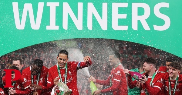 Liverpool conquista Taça da Liga inglesa no prolongamento