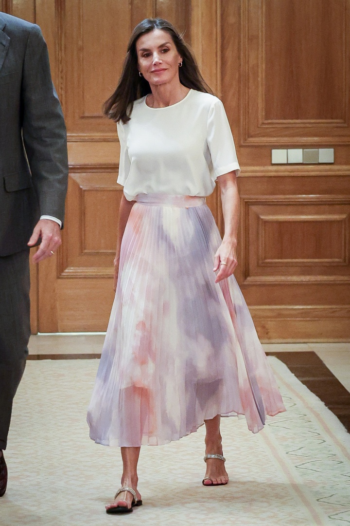Dónde comprar una falda plisada acuarela de la Reina de España