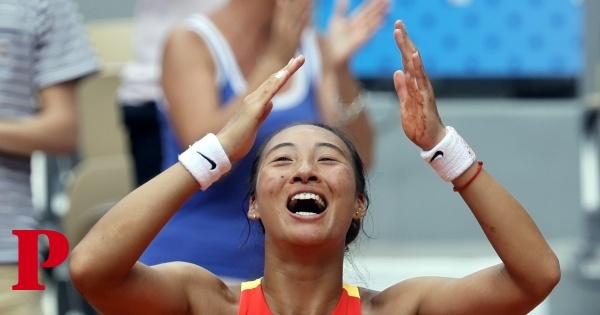 Zheng Qinwen garante uma medalha olímpica para o ténis chinês