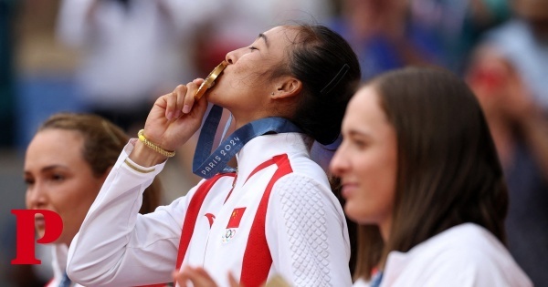 Zheng Qinwen conquista ouro inédito para a China