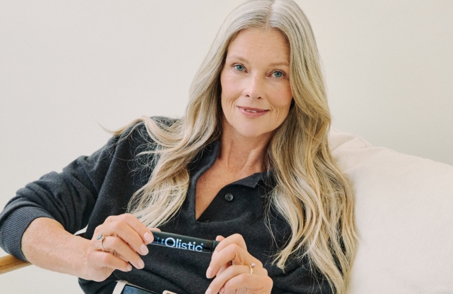 mulher-50-anos-combate-envelhecimento-capilar