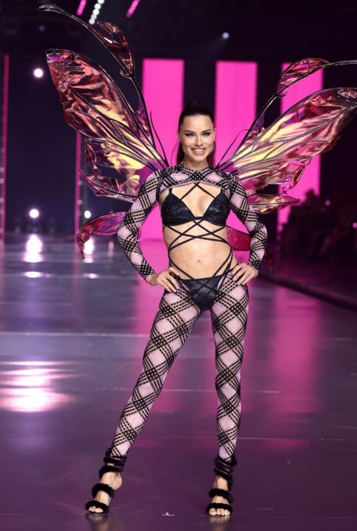 Inspire-se nos looks do desfile da Victoria's Secret para um cabelo perfeito