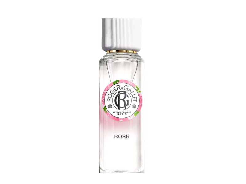 Rose. Com rosa damascena, peónia e amêndoa. Na sua pele, atua com uma hidratação delicada e fragrância suave, para momentos de descontração.