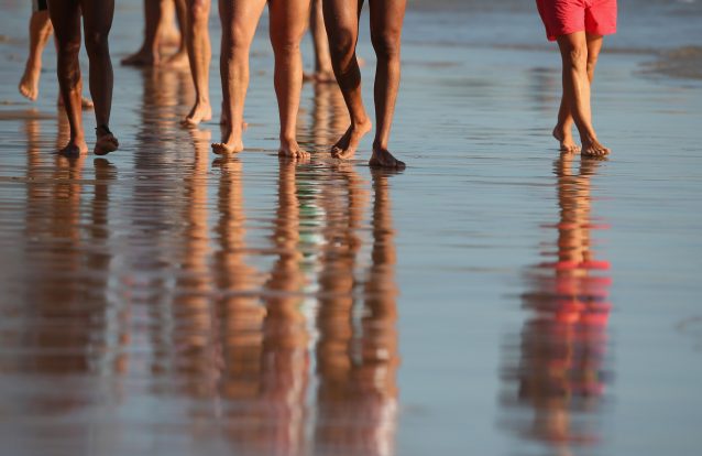 10 exercícios (mesmo muito simples) para não deixar que as férias destruam a boa forma física