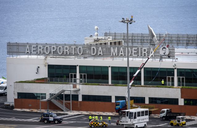 Senhores passageiros, aterraremos dentro de momentos no Aeroporto Cristiano Ronaldo 3