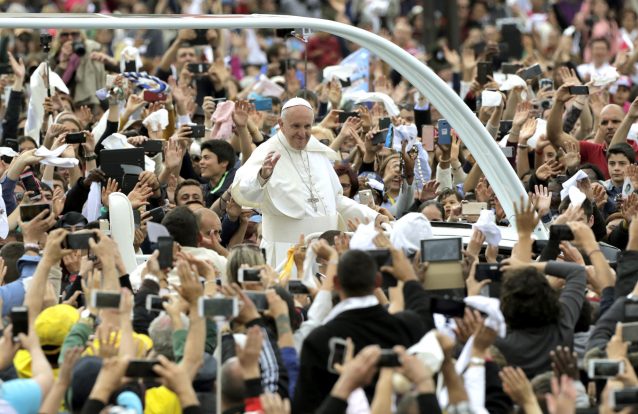 Papa diz adeus a Fátima 1