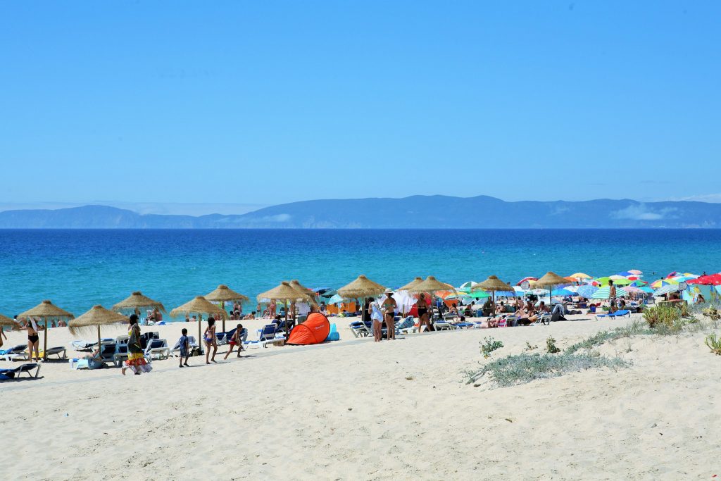 Atenção! Estas 10 praias vão (muito provavelmente) estar a abarrotar este ano
