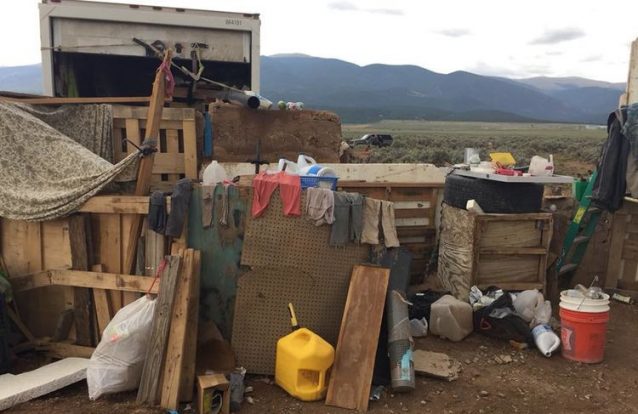 11 crianças resgatadas de atrelado "imundo" no Novo México