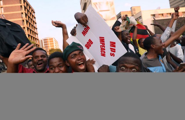 A festa do adeus de Mugabe nas ruas em imagens 10