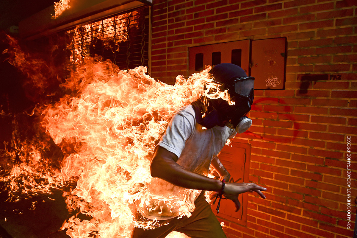 006_World Press Photo of the Year Nominee_Ronaldo Schemidt, Agence France-Presse_Online.png