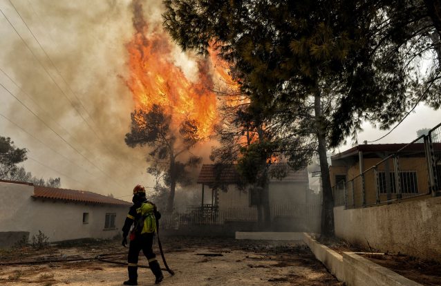 As imagens do inferno na Grécia 10