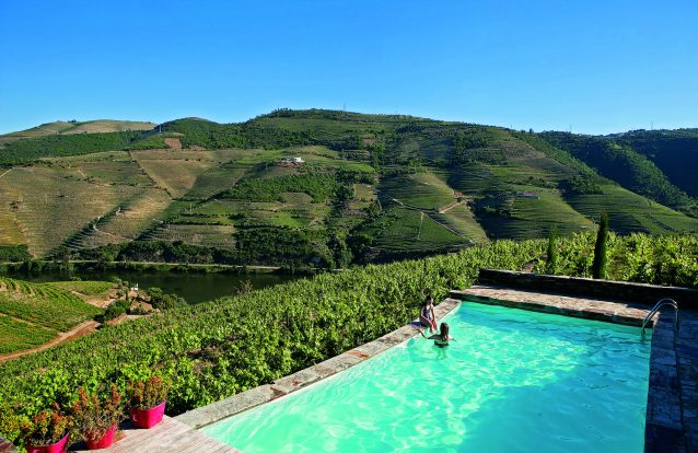 Quinta Nova de Nossa Senhora do Carmo: Dias lentos a olhar as vinhas do Douro