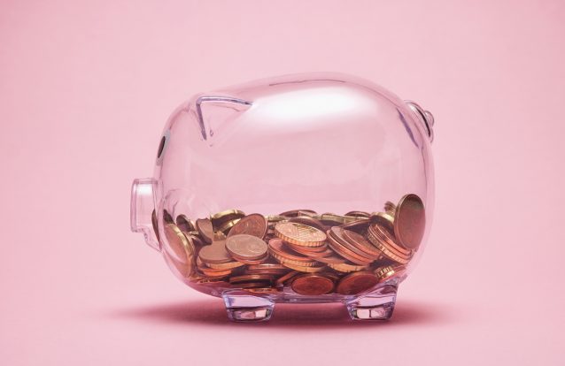 20 pequenas mudanças para poupar no fim do mês
