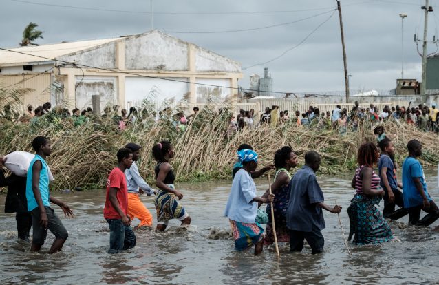 25 imagens de uma tragédia que ainda está longe do fim 24