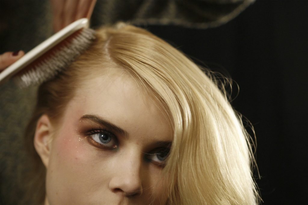 6 erros que prejudicam o seu cabelo no inverno