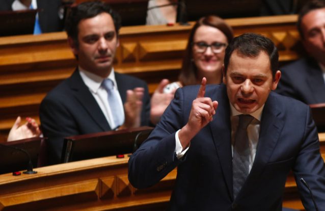 PSD irritado com Costa