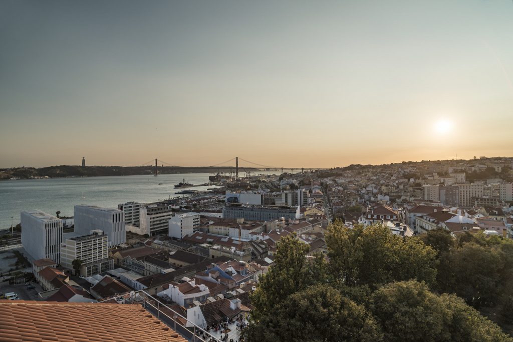 8 restaurantes e bares em Lisboa onde a 'happy hour' é (mesmo) feliz