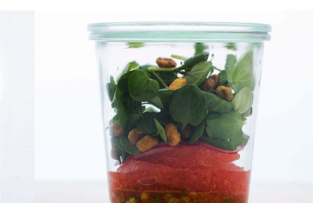 Salada de toranja, pistácios e agriões, por Anna Helm Baxter