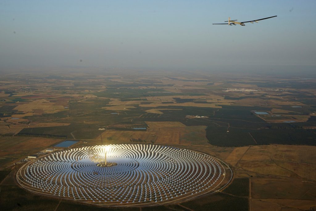 As fotos espetaculares do primeiro avião solar a dar a volta ao mundo 2