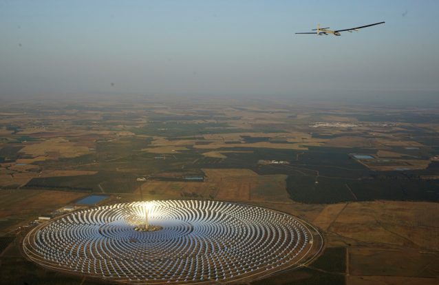 As fotos espetaculares do primeiro avião solar a dar a volta ao mundo 2