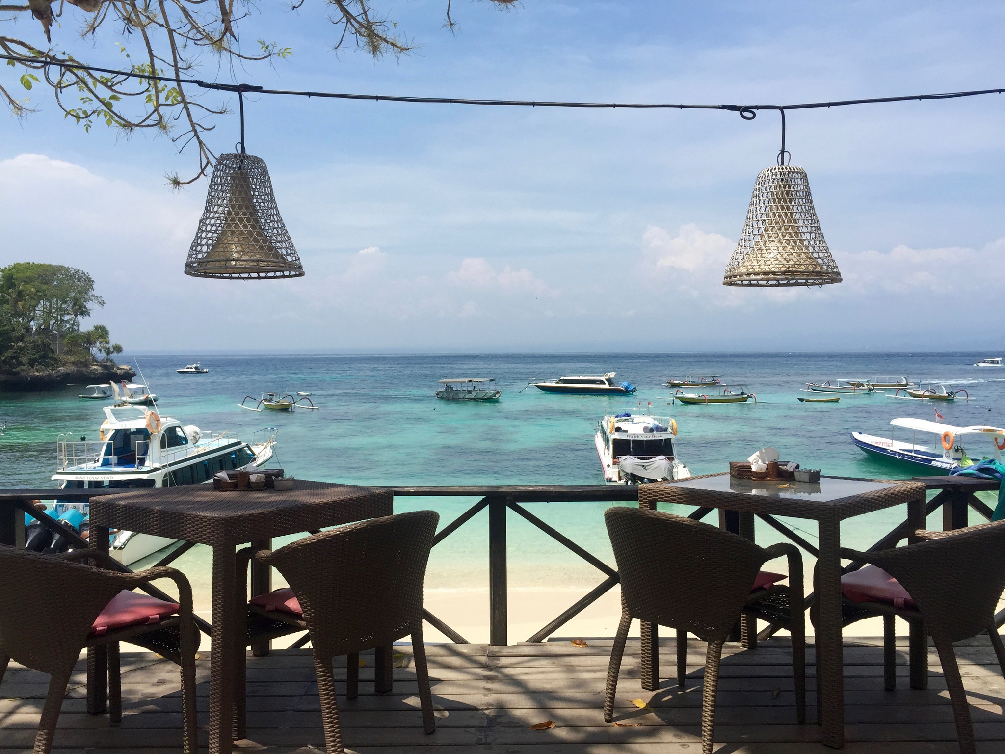Restaurante na ilha lembongan.jpg